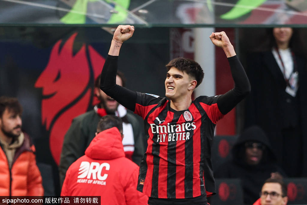 拉齐奥训练开放日，清晨远射贴柱引欢呼，意甲在即，更衣室氛围转暖的简单介绍